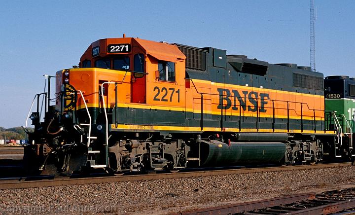 BNSF 2271 - GP38-2.jpg